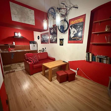우치 Studio Red And White 아파트 외부 사진