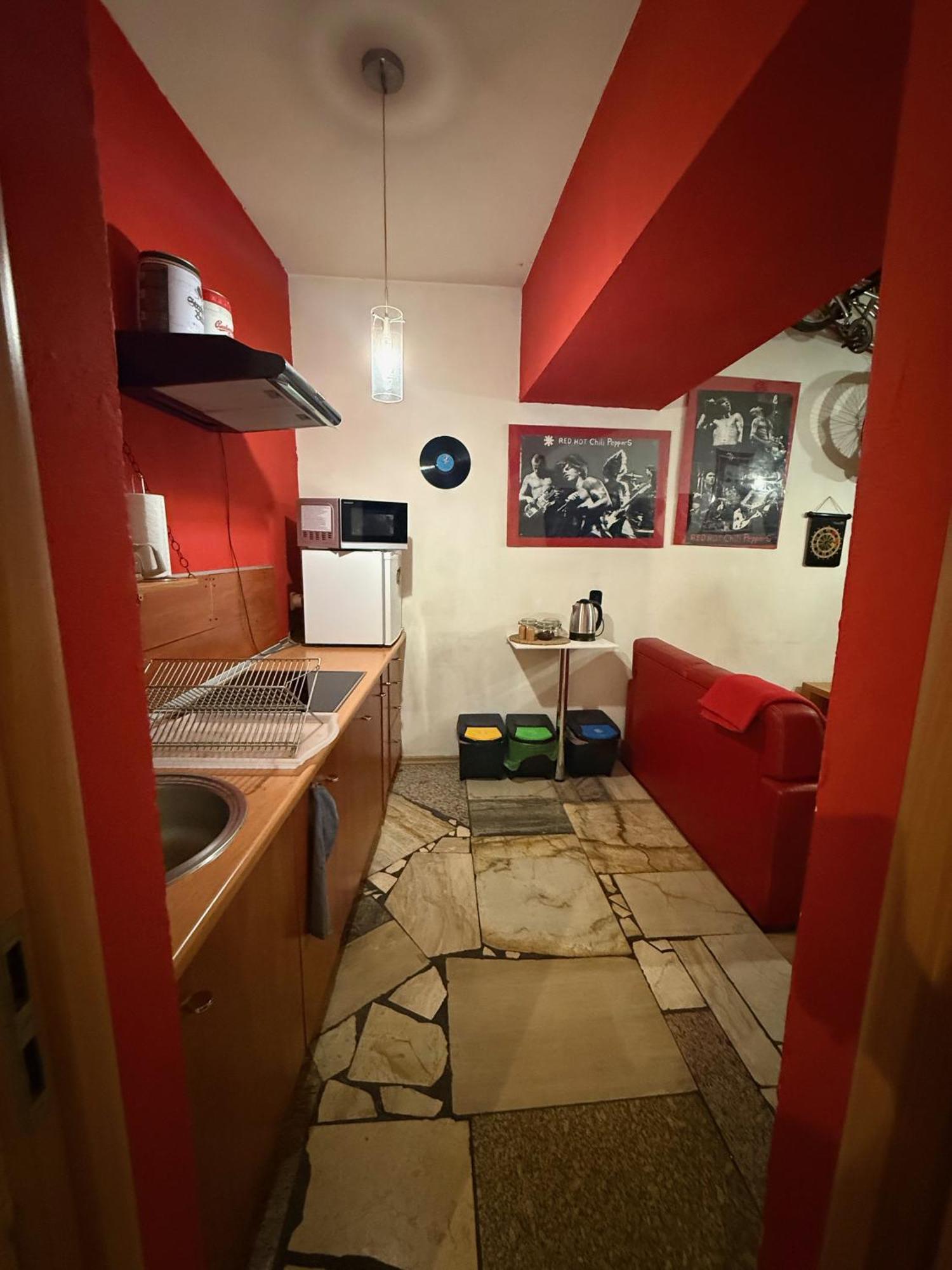 우치 Studio Red And White 아파트 외부 사진