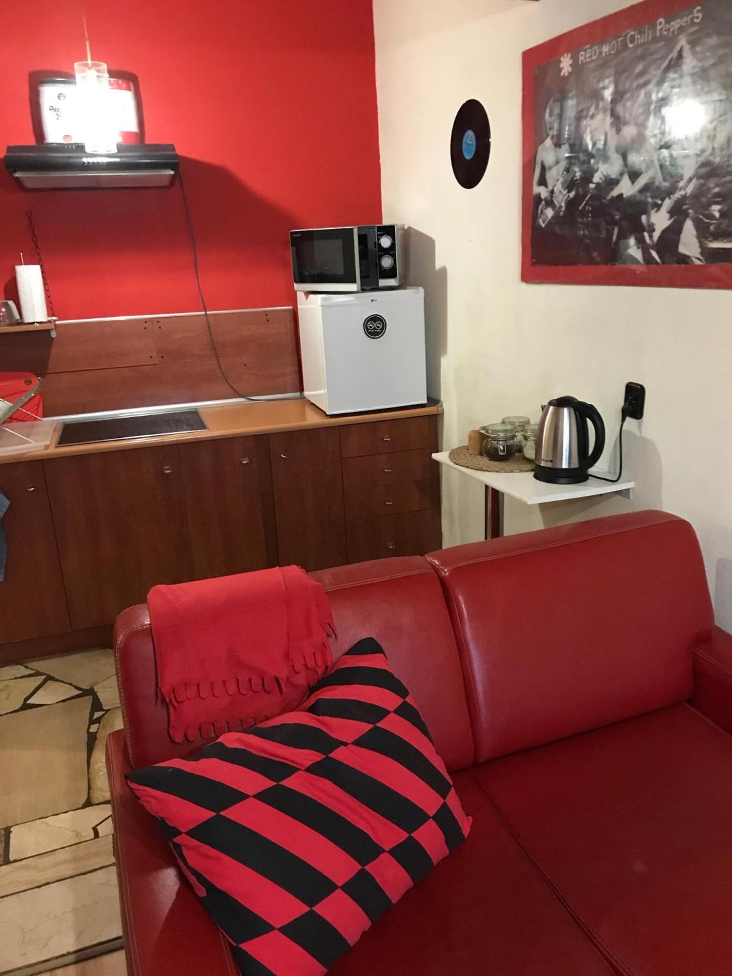우치 Studio Red And White 아파트 외부 사진