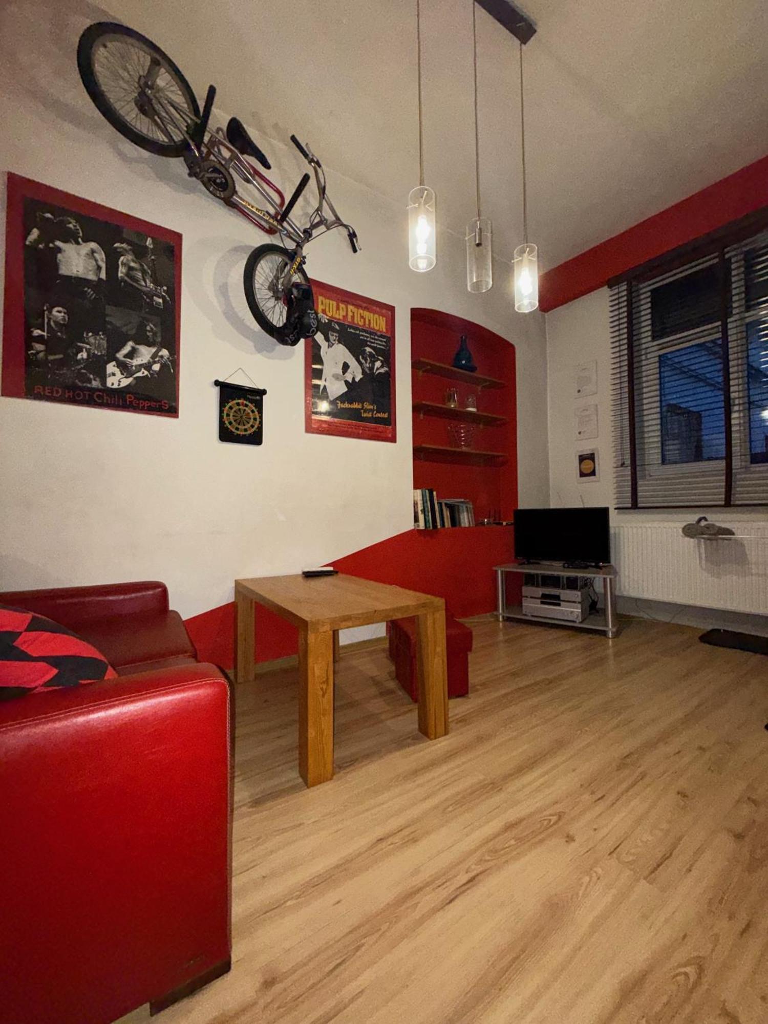 우치 Studio Red And White 아파트 외부 사진